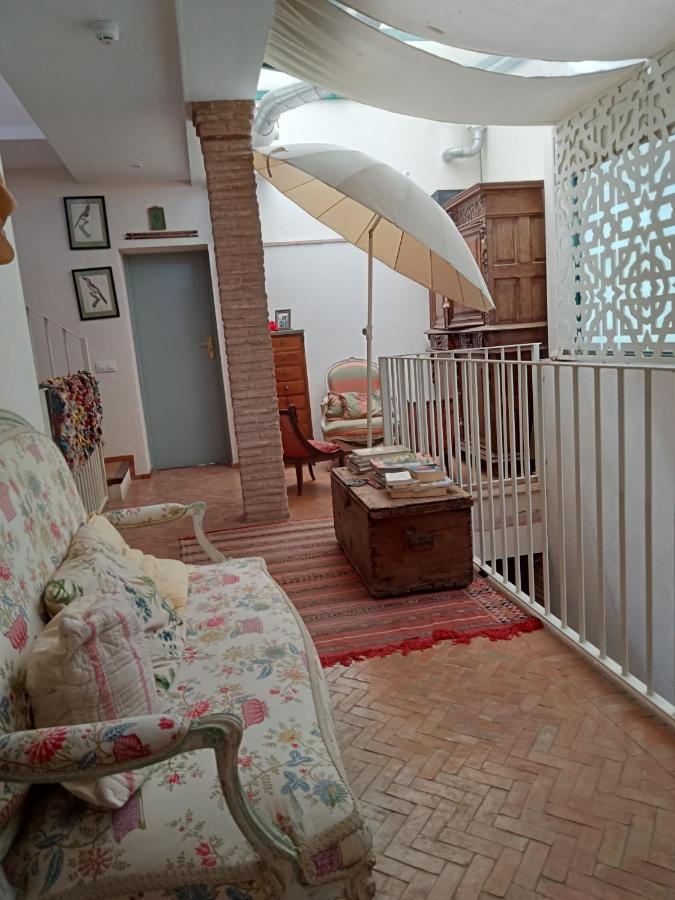 Hostal Casa Del Buen Viaje Sevilla Bagian luar foto