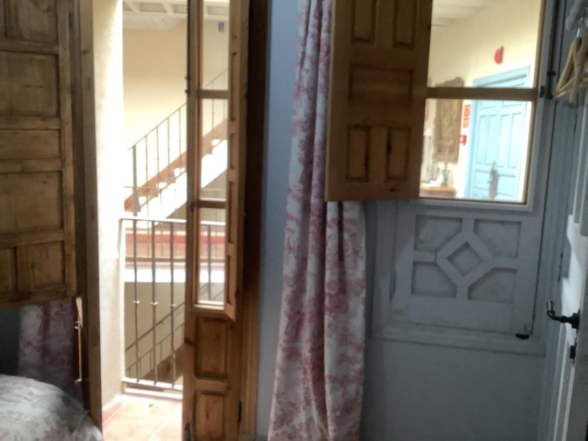 Hostal Casa Del Buen Viaje Sevilla Bagian luar foto